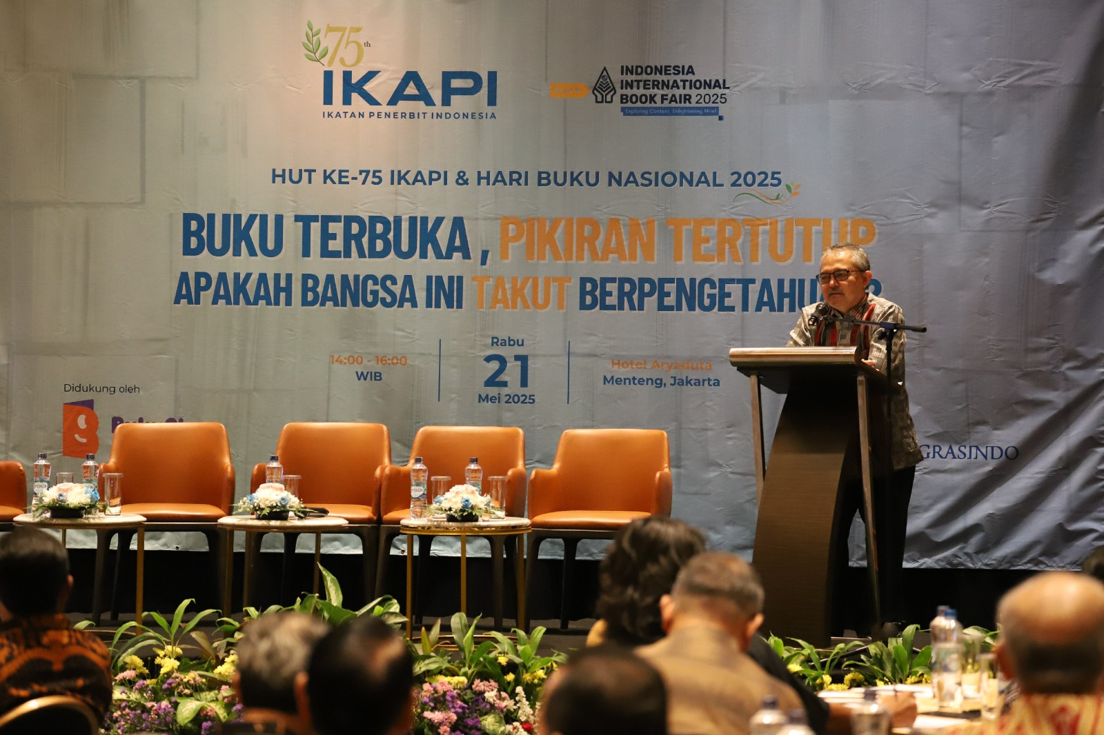 Penulis, Penerbit, dan Perpustakaan: Tiga Simpul Mutu Buku